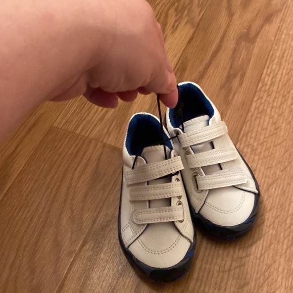 George White Sneakers with Camouflage Edge/ Non Marking (Size 6) (NWOT) - Picture 3 of 8